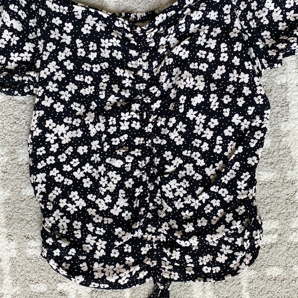 •H&M• Versatile Floral Ruched Tie Crop Top - Picture 3 of 8